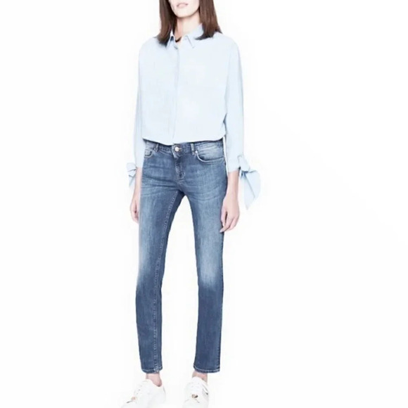 ESCADA sport  light wash straight cut regular fit 5 pocket denim jeans 40 - Picture 1 of 5